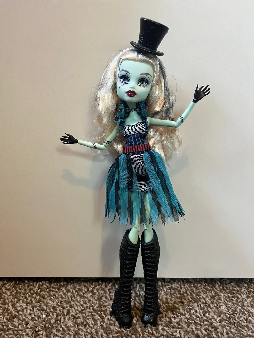 Monster High Freak Du Chic Frankie Stein - Picture 1 of 6